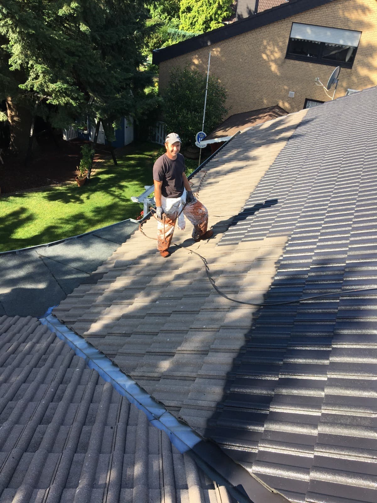 Colo-Team bei der Dacharbeit